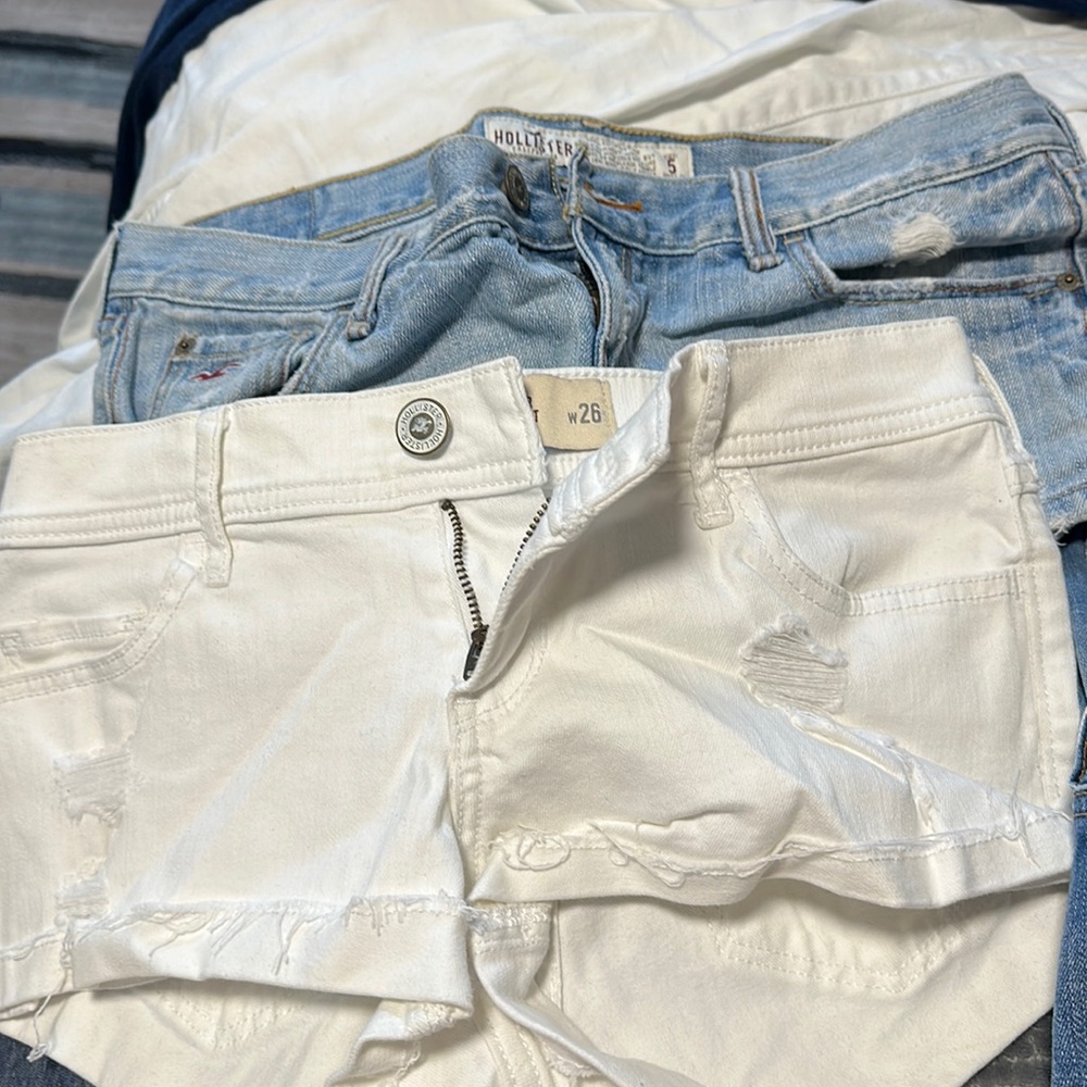 7 pairs of jean shorts all sizes 3-5 from hollister / American eagle